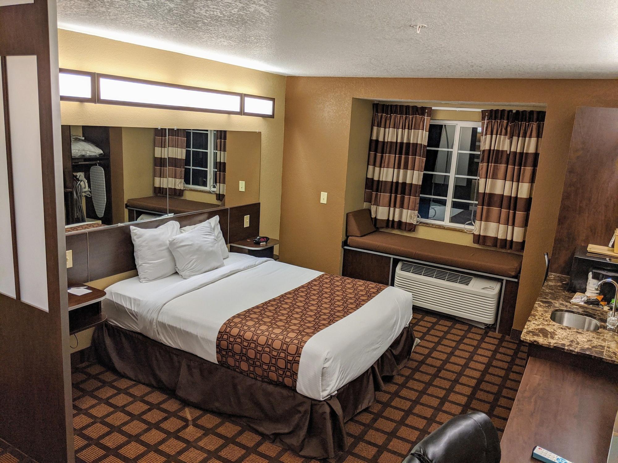 Microtel Inn And Suites Montgomery Exterior foto