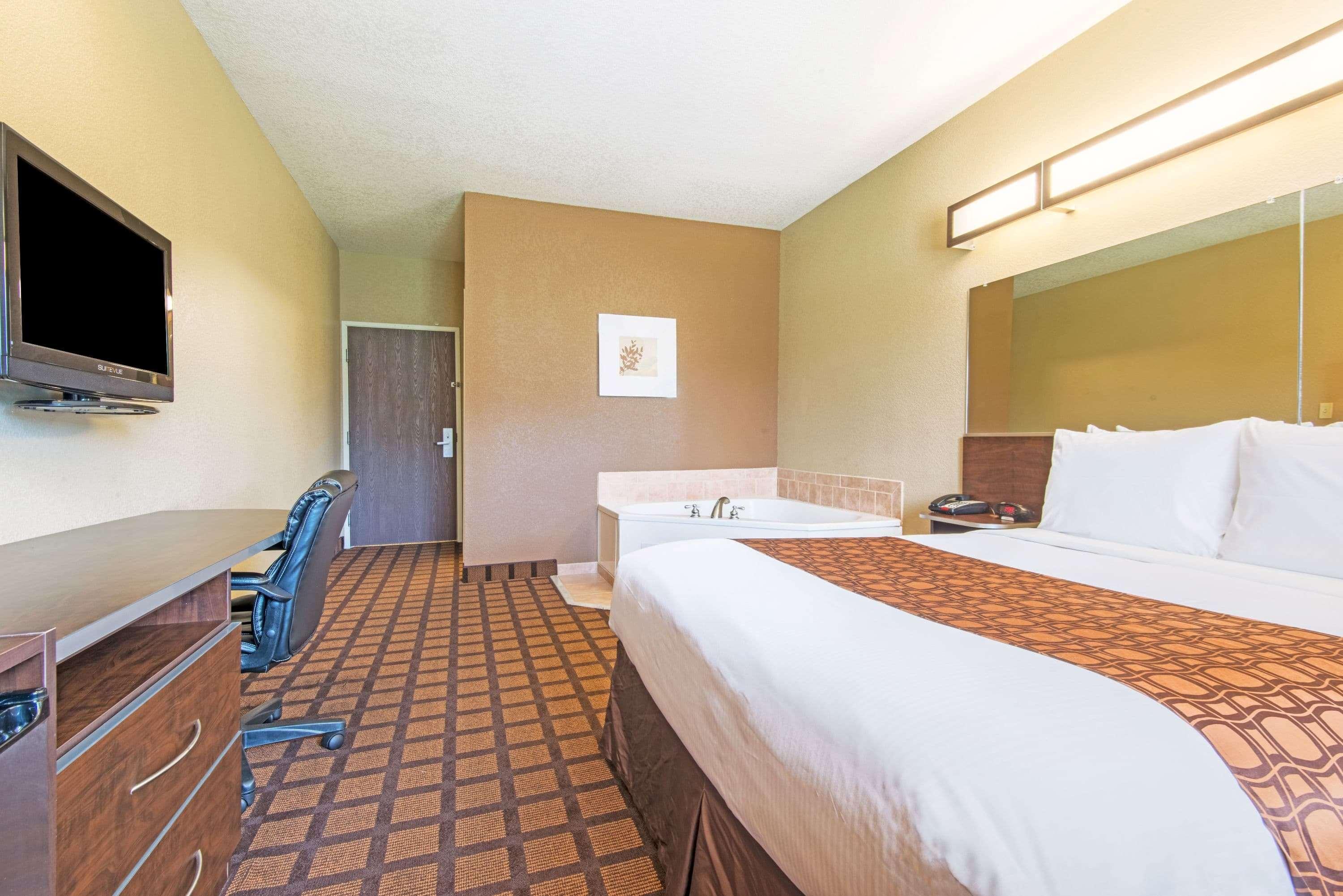 Microtel Inn And Suites Montgomery Exterior foto