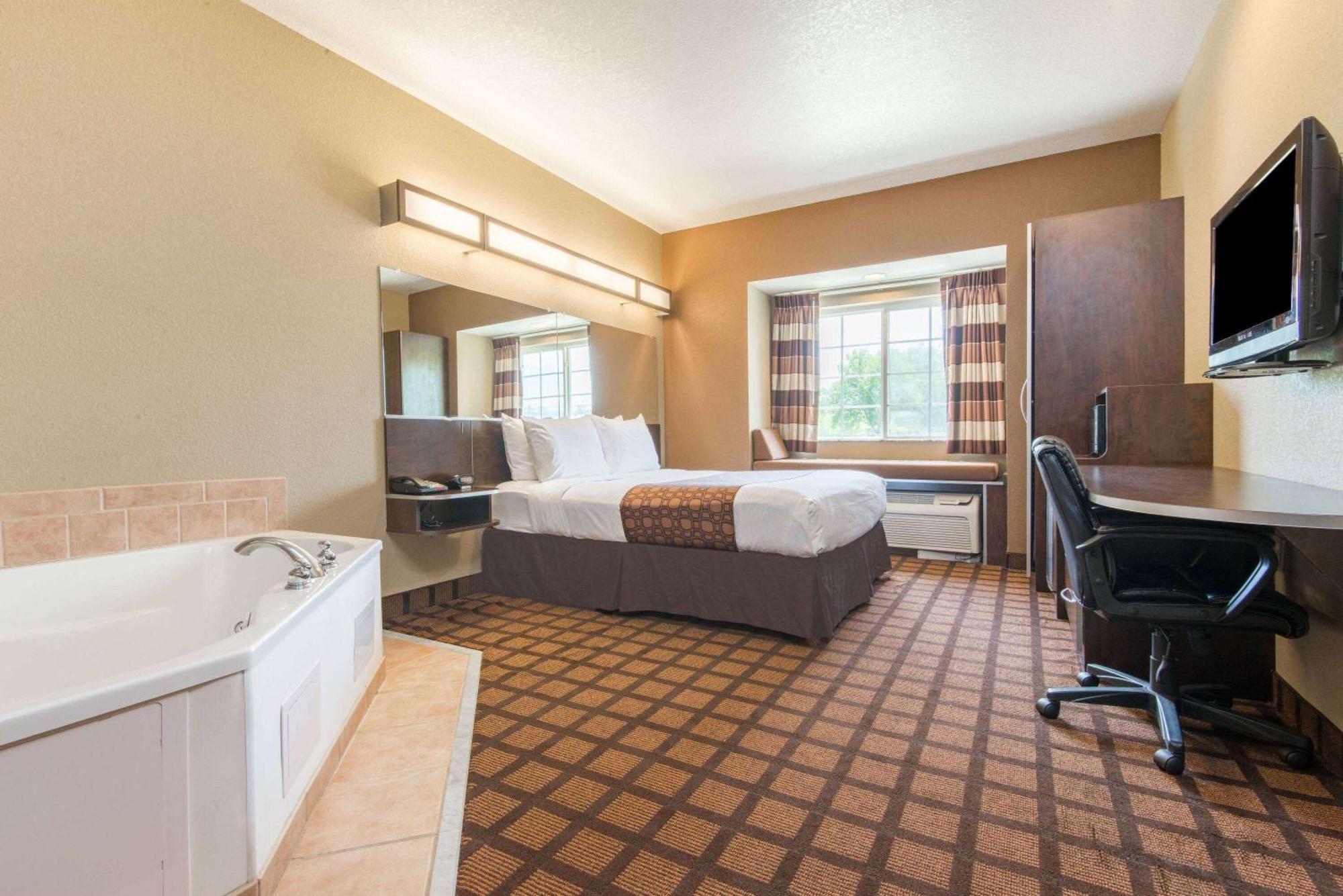 Microtel Inn And Suites Montgomery Exterior foto
